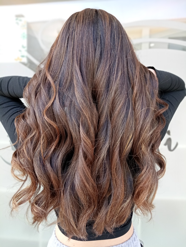Messa in Piega Capelli a Camponogara - foto di una ragazza con capelli messi in piega